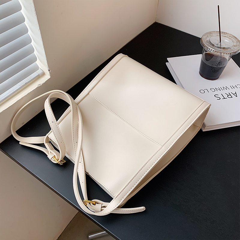 null Shoulder Bag