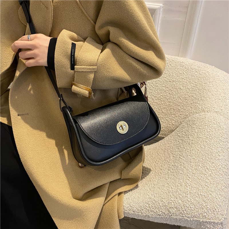 null Shoulder Bag