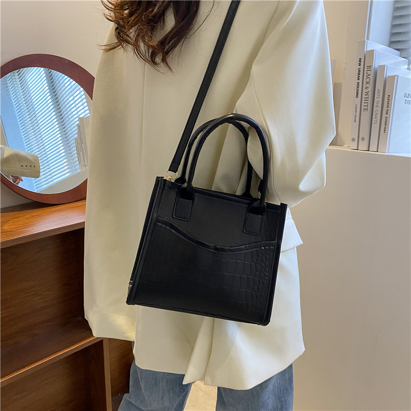 null Shoulder Bag