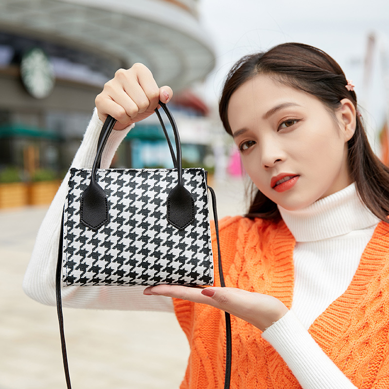 null Shoulder Bag