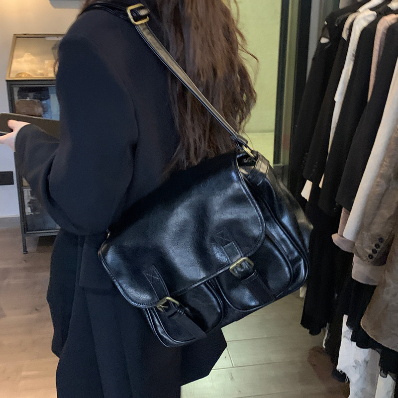 null Shoulder Bag