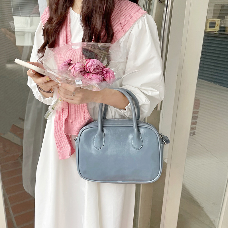null Shoulder Bag