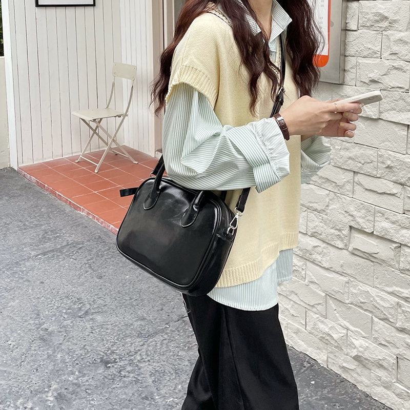 null Shoulder Bag