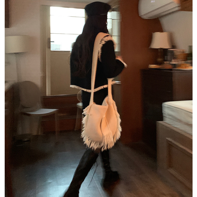 null Shoulder Bag