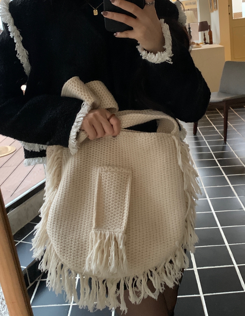 null Shoulder Bag