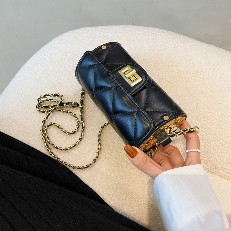 null Shoulder Bag