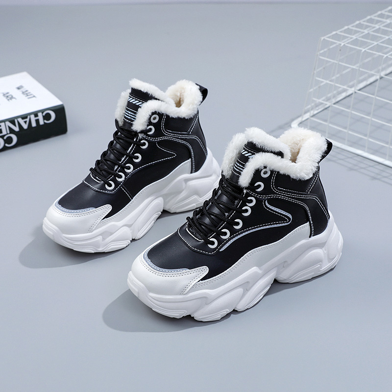 null Sneakers