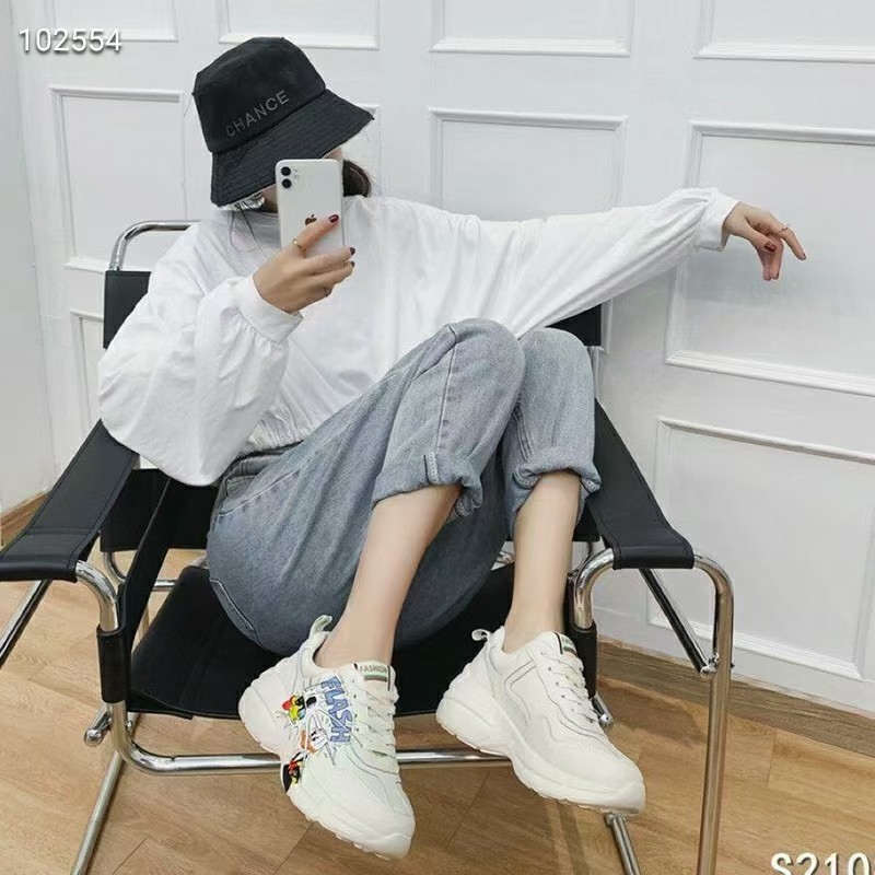 null Sneakers