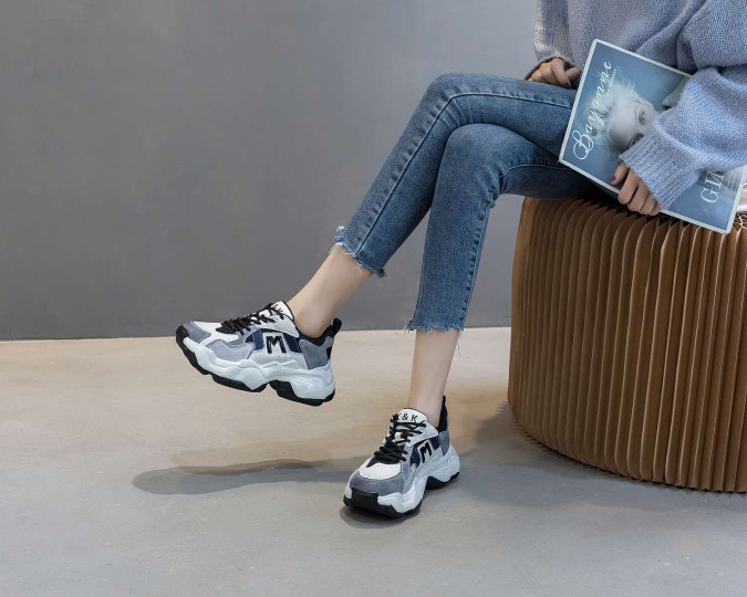 null Sneakers