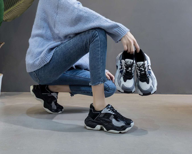 null Sneakers