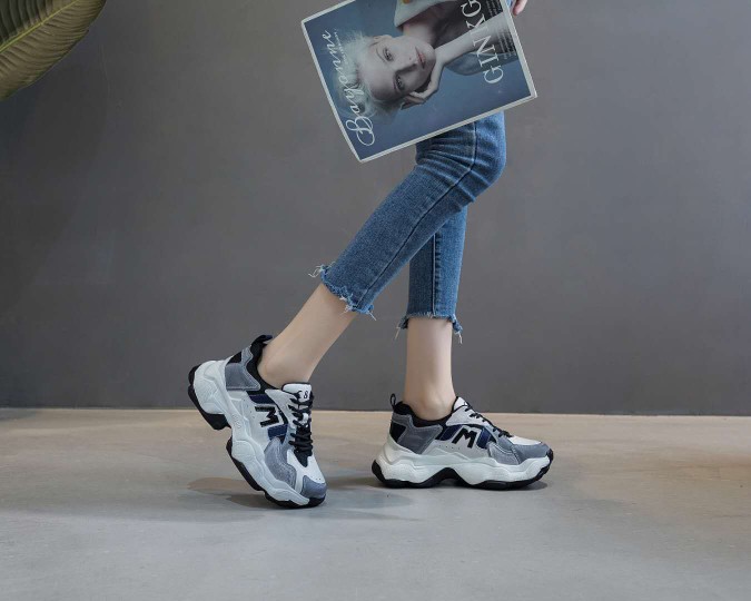 null Sneakers