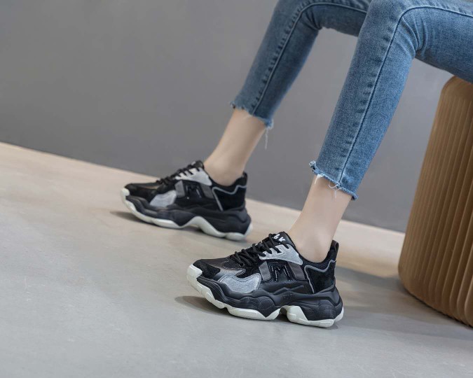 null Sneakers