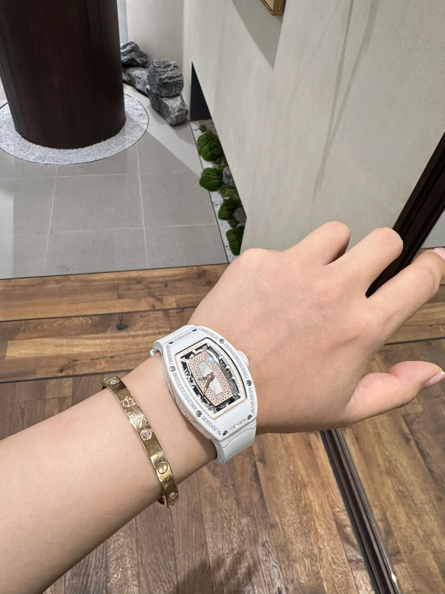 null Watch in Black