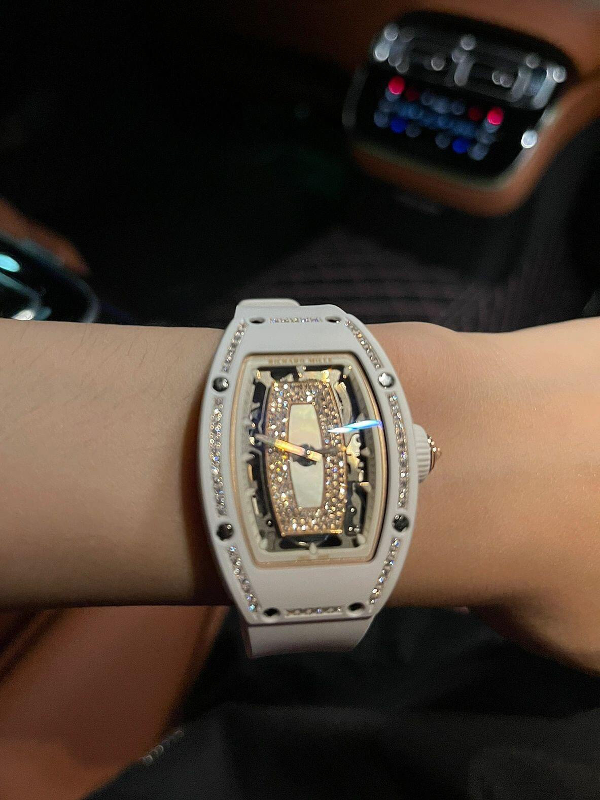 null Watch in Black