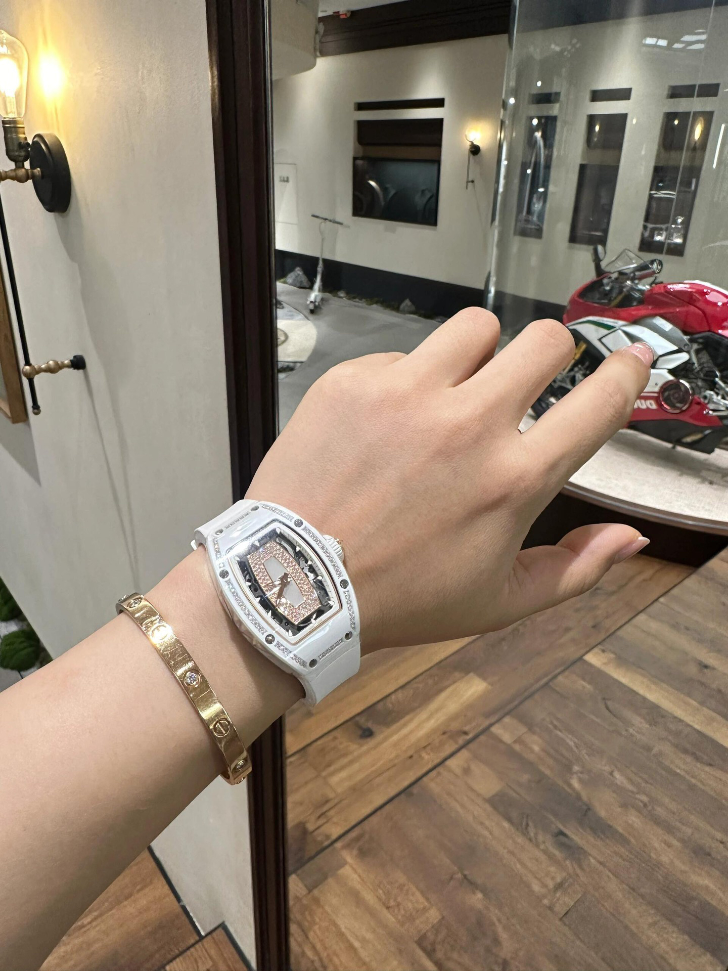 null Watch in Black