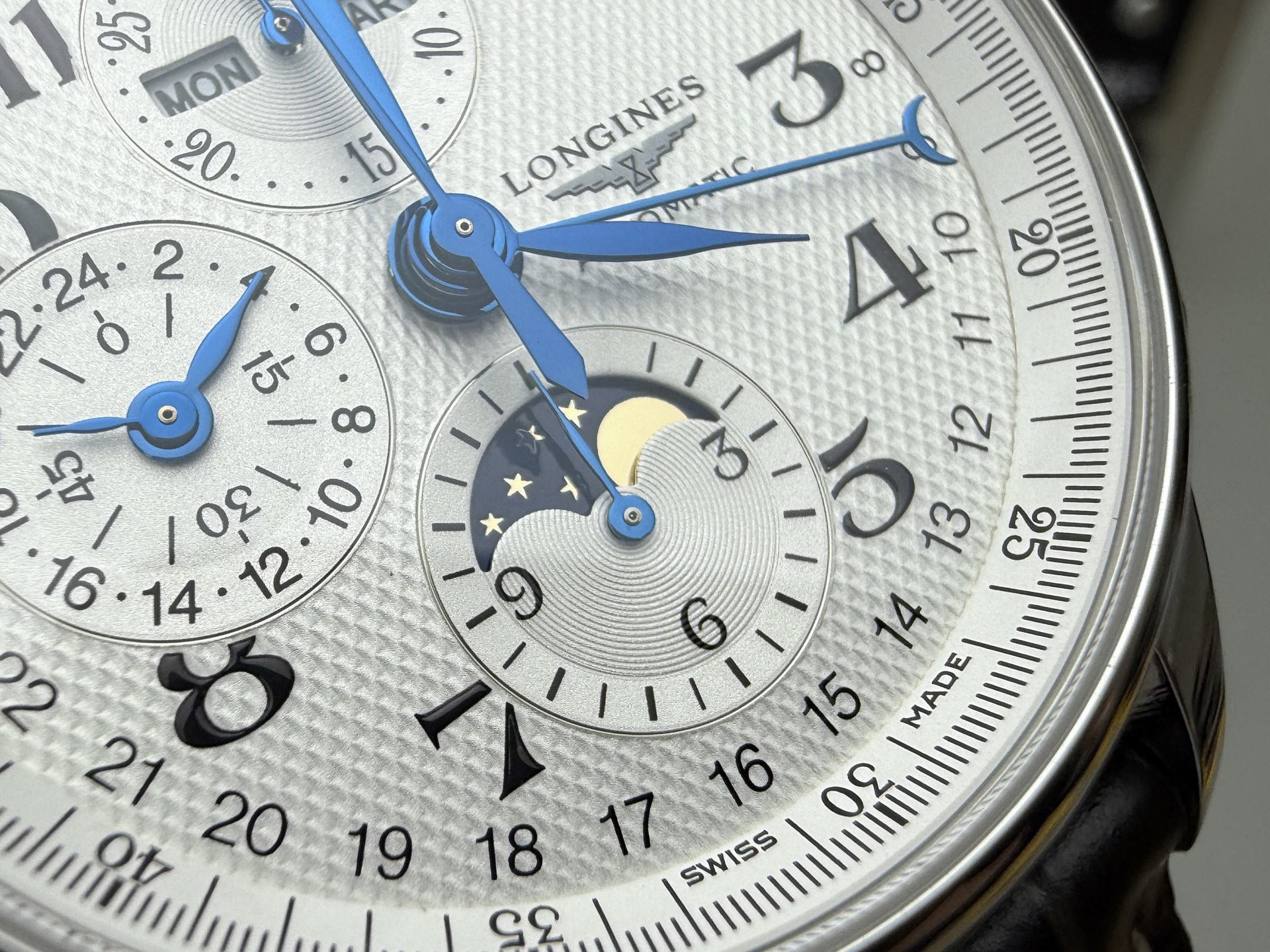 null Watch in Black