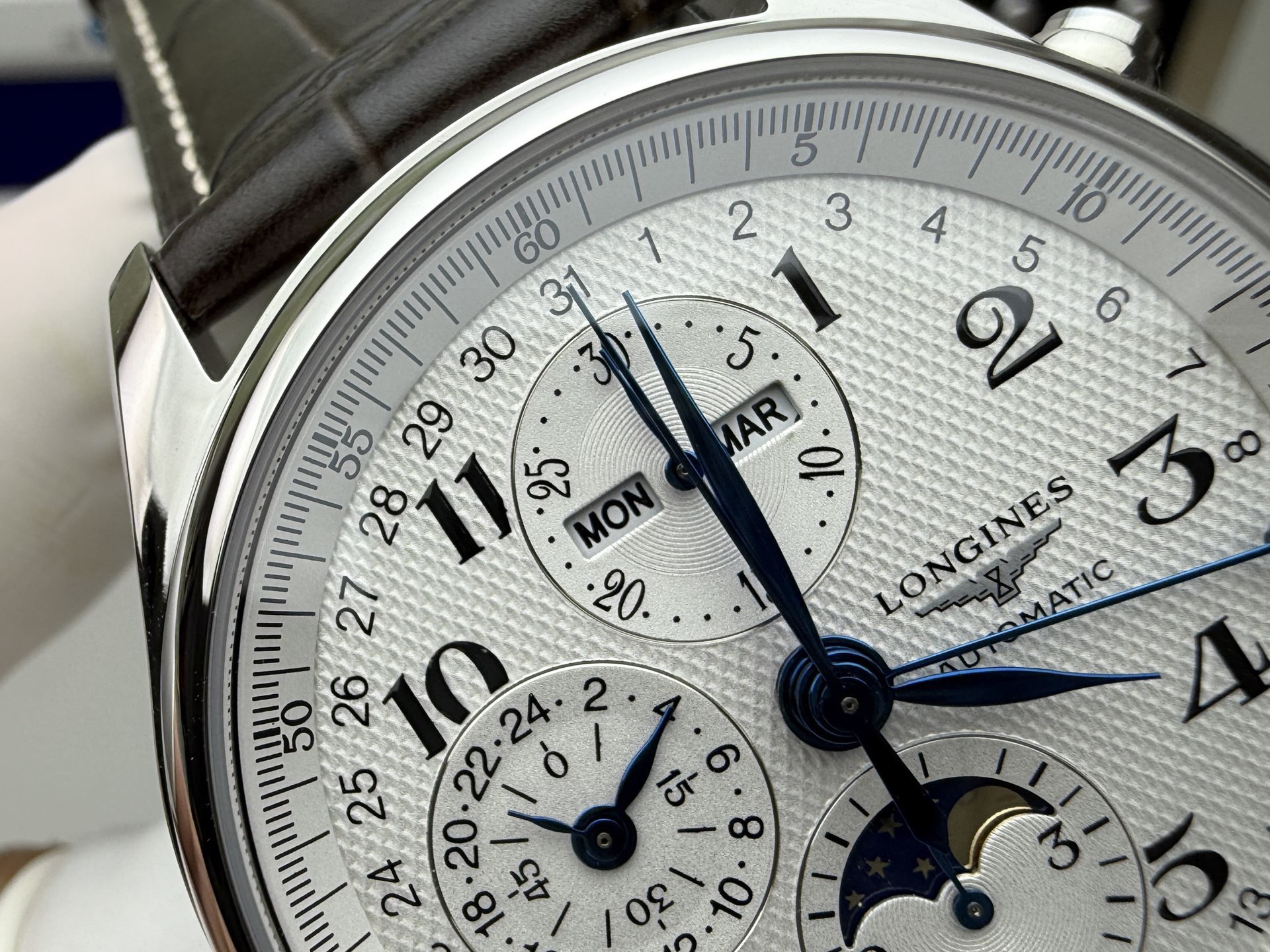 null Watch in Black