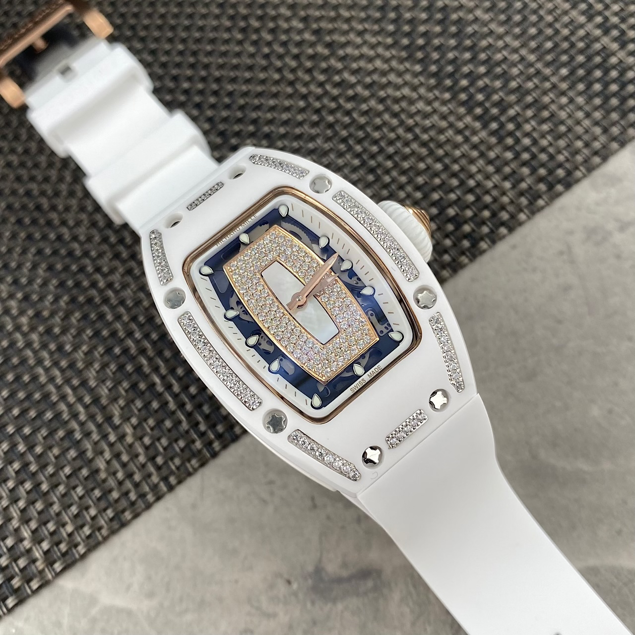 null Watch in White