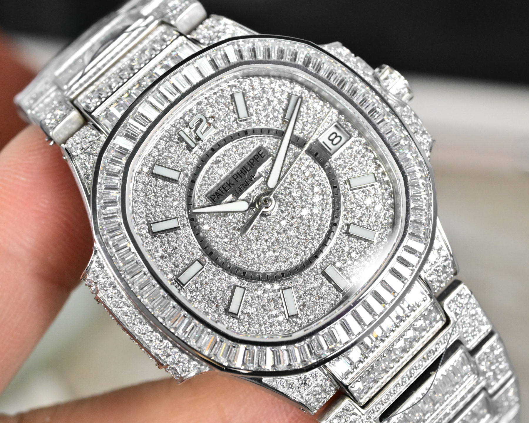 null Watch in White