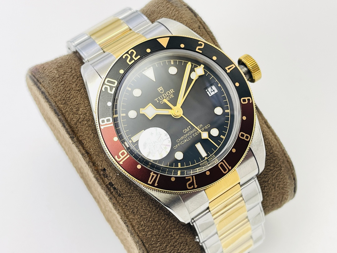 null Watch M79833MN in Black
