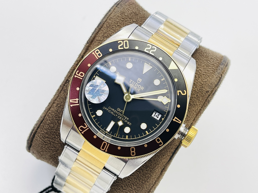 null Watch M79833MN in Black