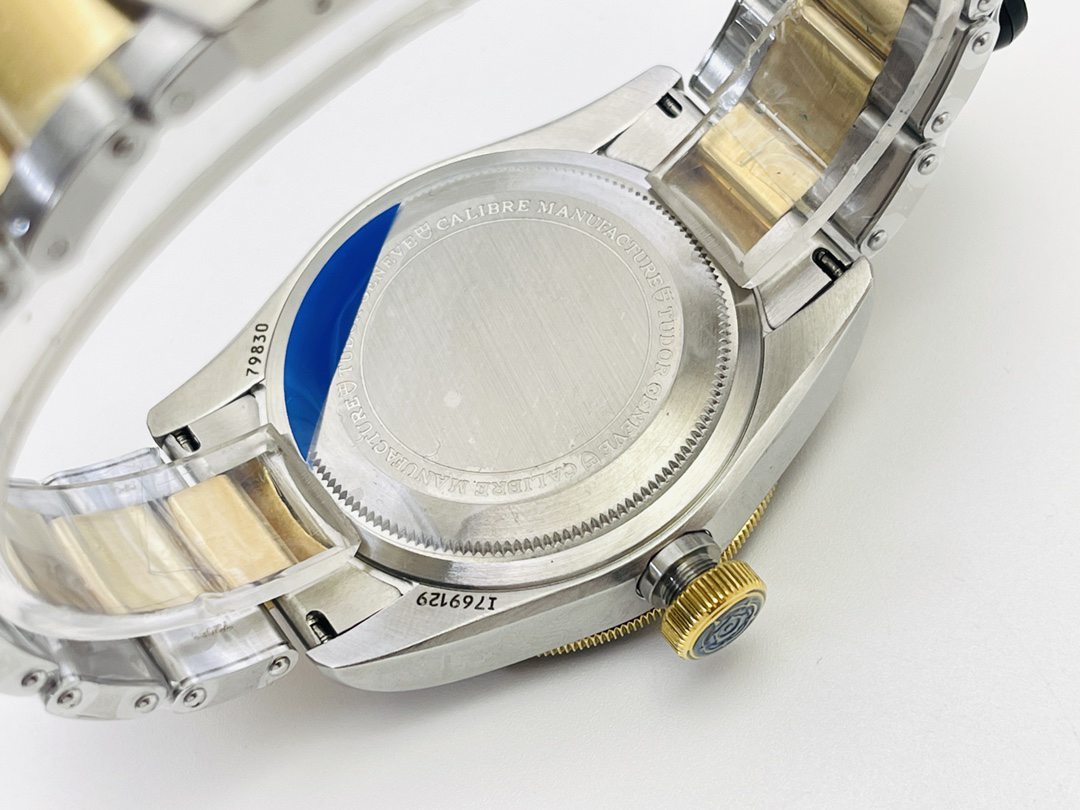 null Watch M79833MN in Black