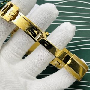 null Watch in Black