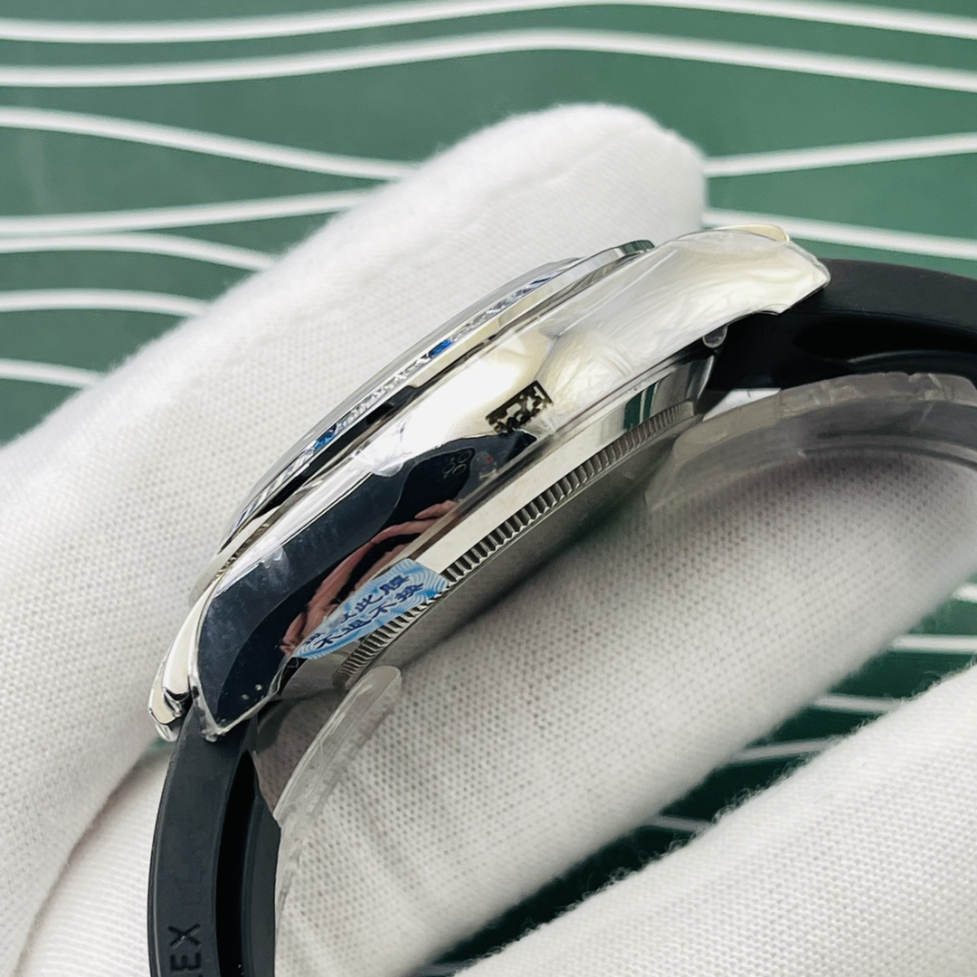 null Watch in Black