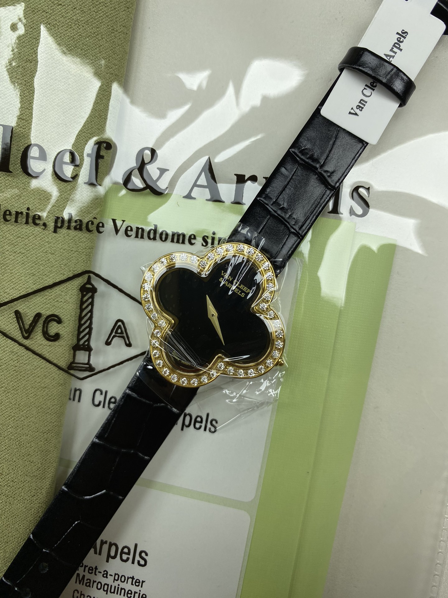 null Watch in Black