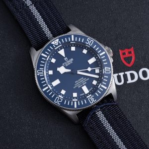 null Watch in Black