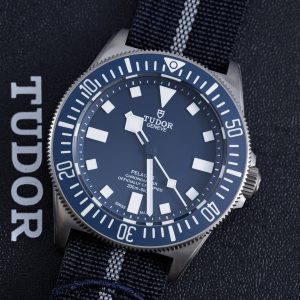 null Watch in Black