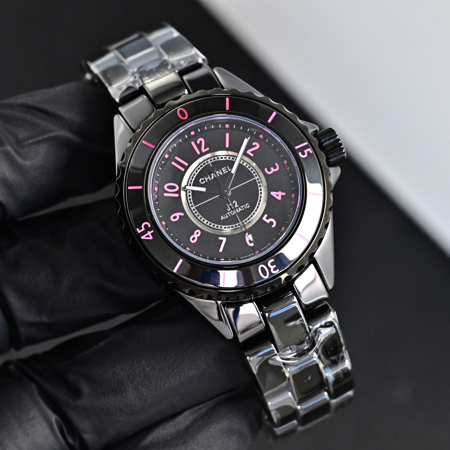null Watch in Black