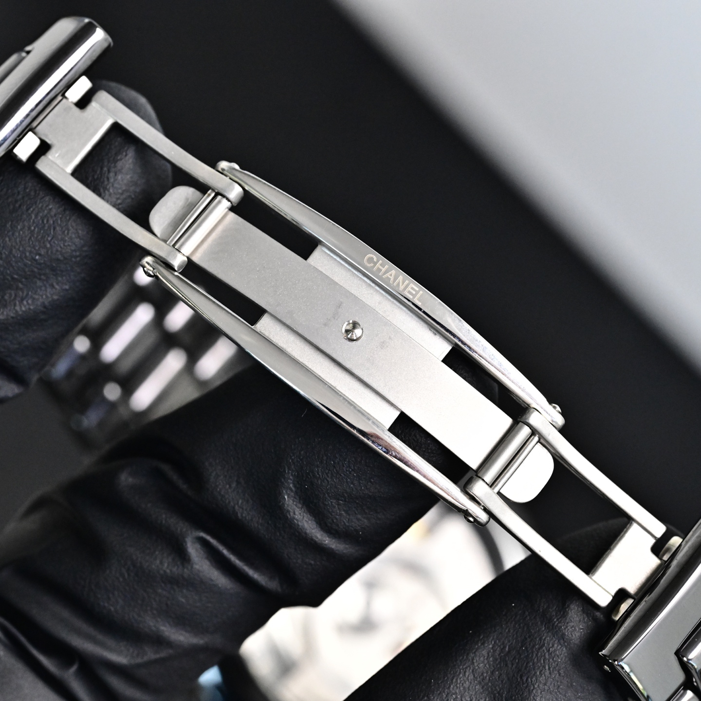 null Watch in Black
