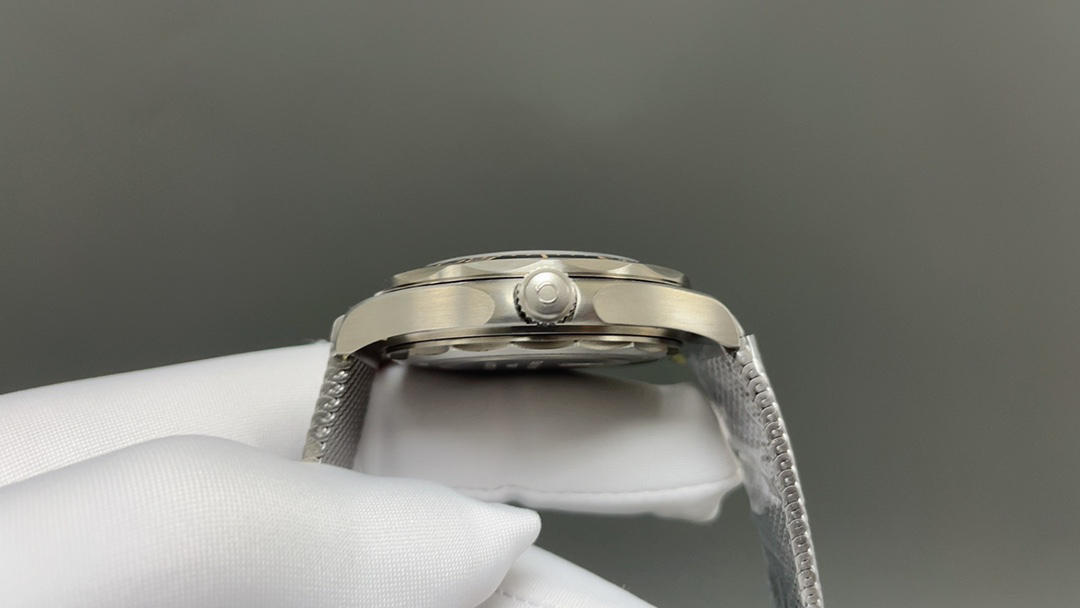 null Watch