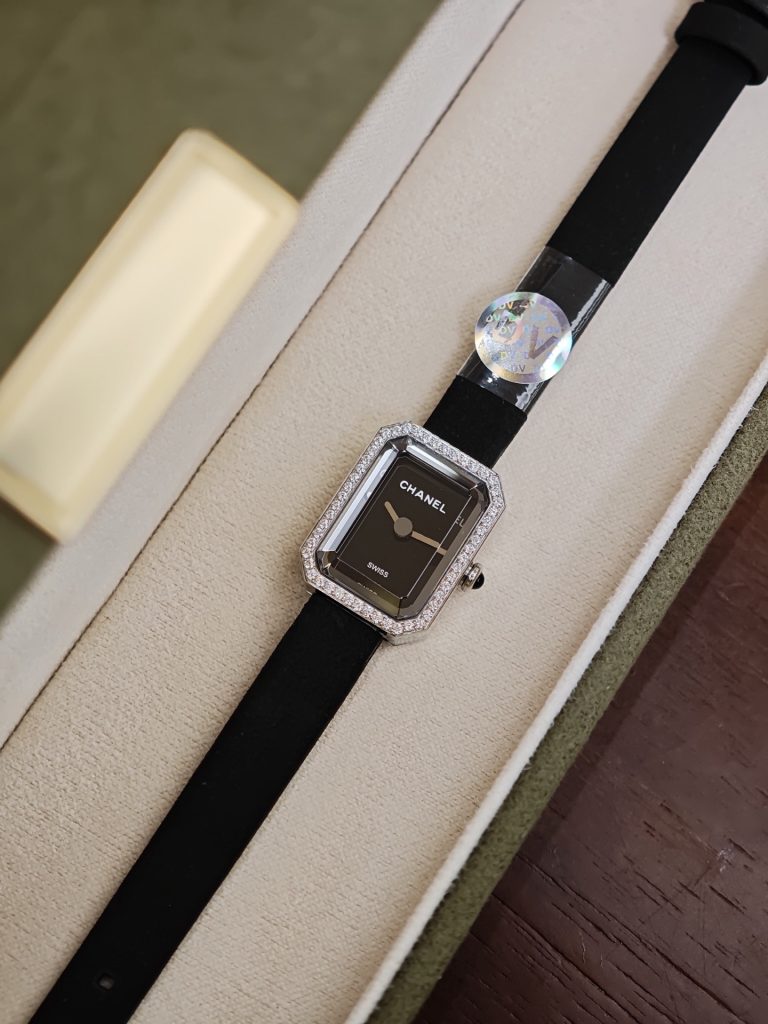 null Watch H6125 in Black