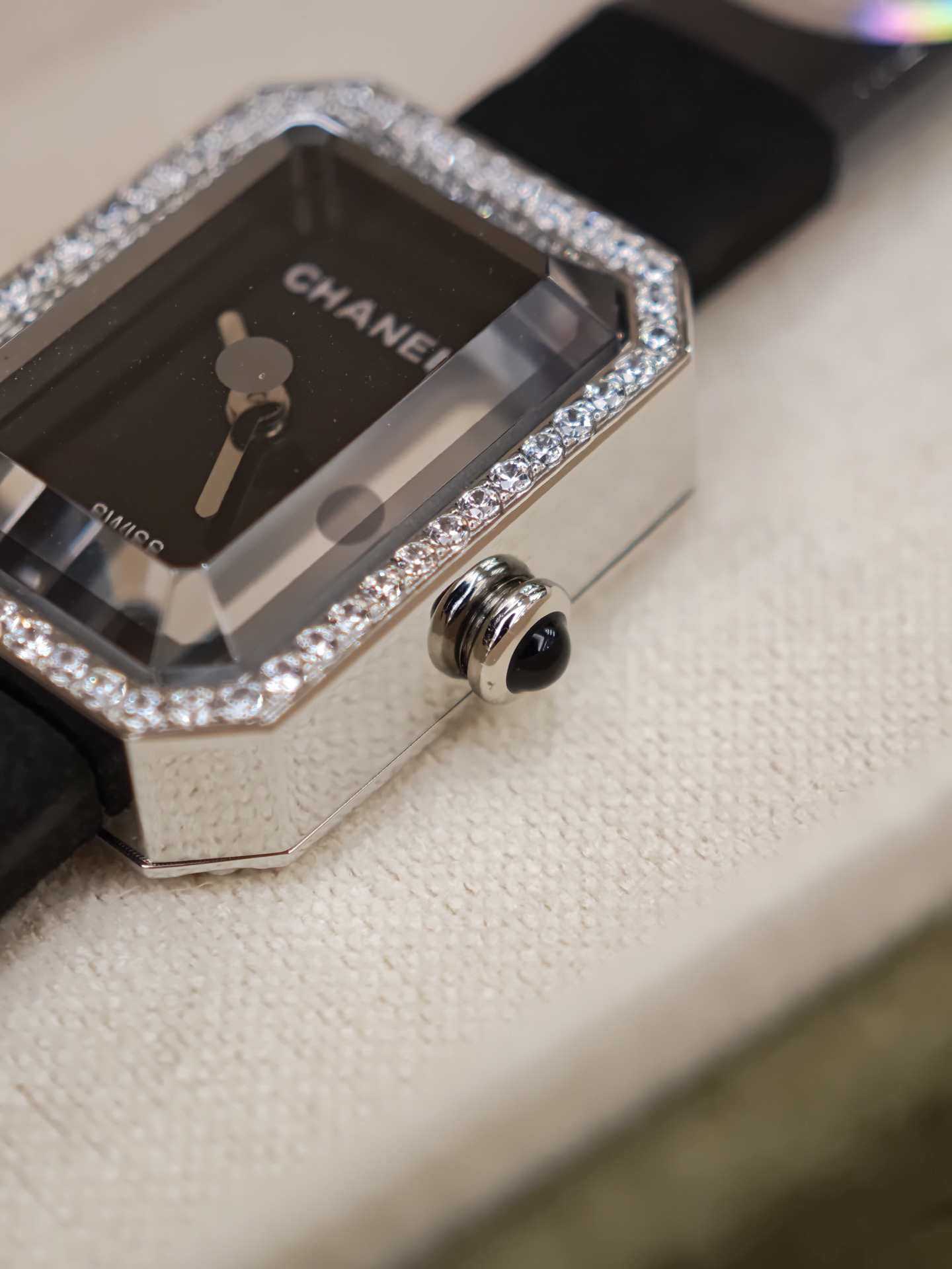 null Watch H6125 in Black