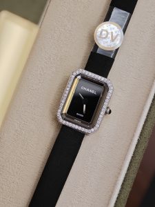 null Watch H6125 in Black