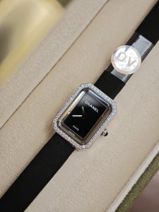 null Watch H6125 in Black