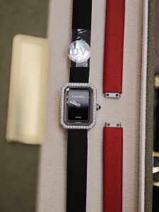 null Watch H6125 in Black