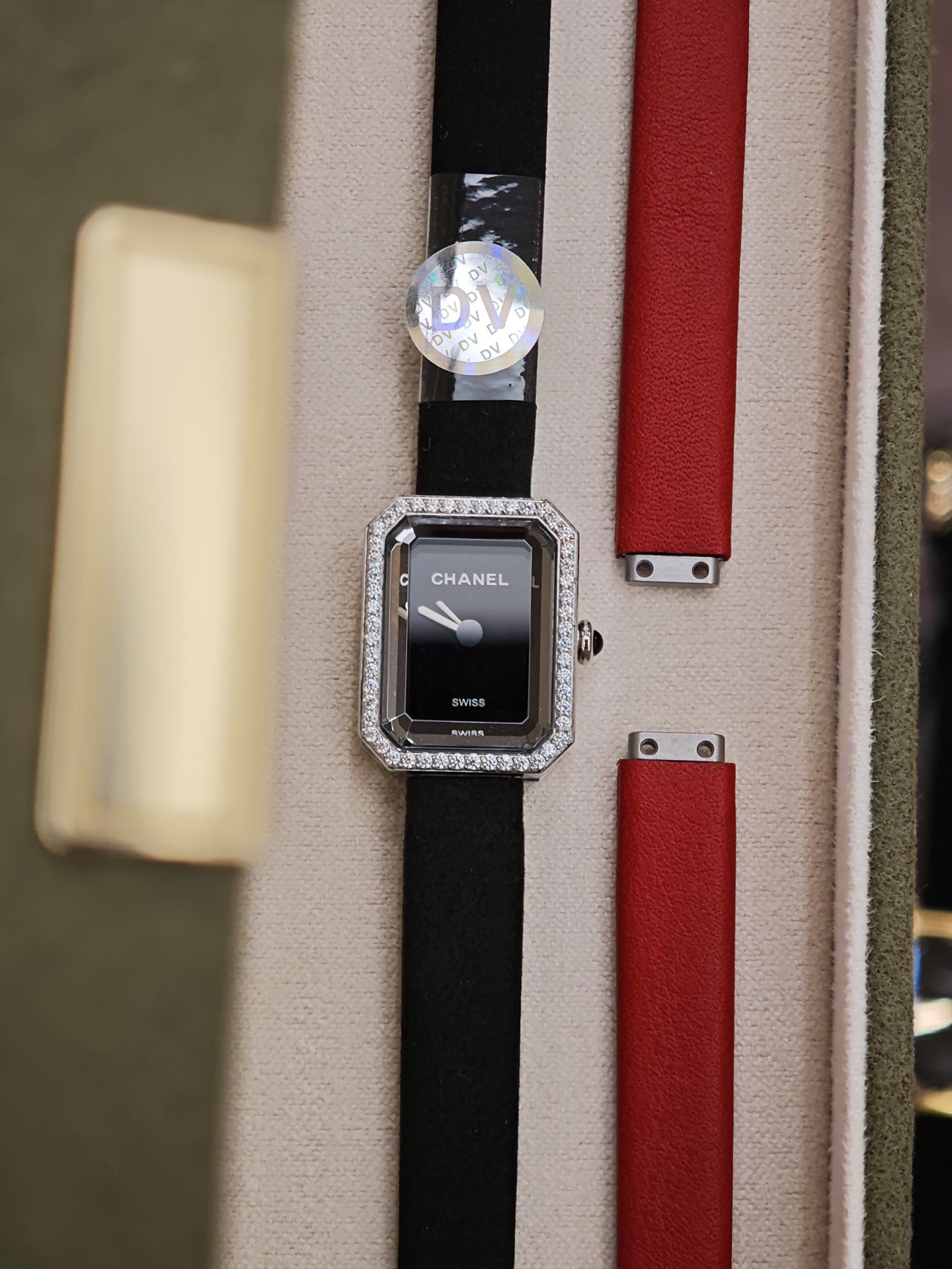 null Watch H6125 in Black