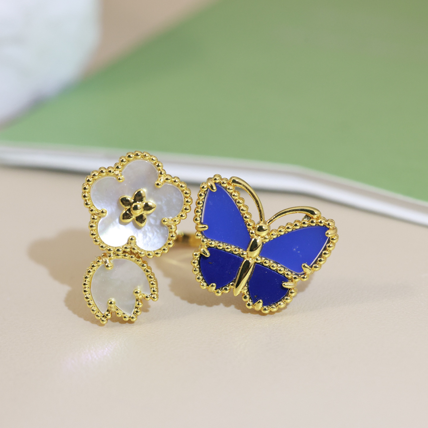 Van Cleef & Arpels Ring - view 1