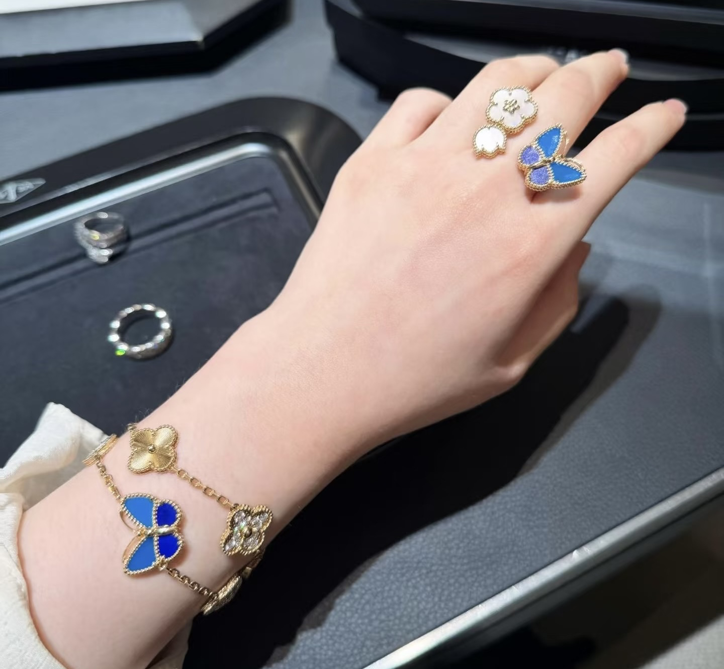 Van Cleef & Arpels Ring - view 4