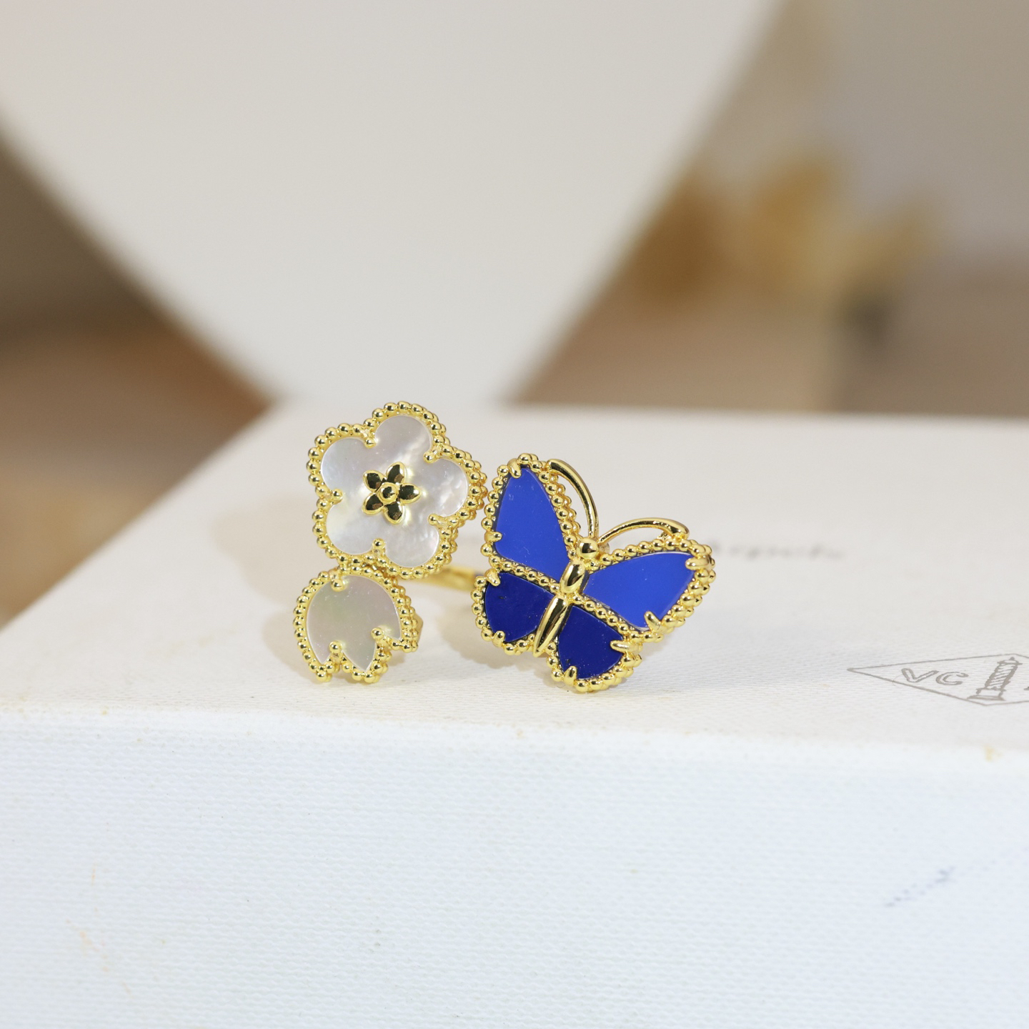 Van Cleef & Arpels Ring - view 7