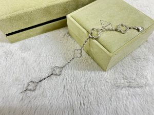 Van Cleef & Arpels Bracelet - view 4