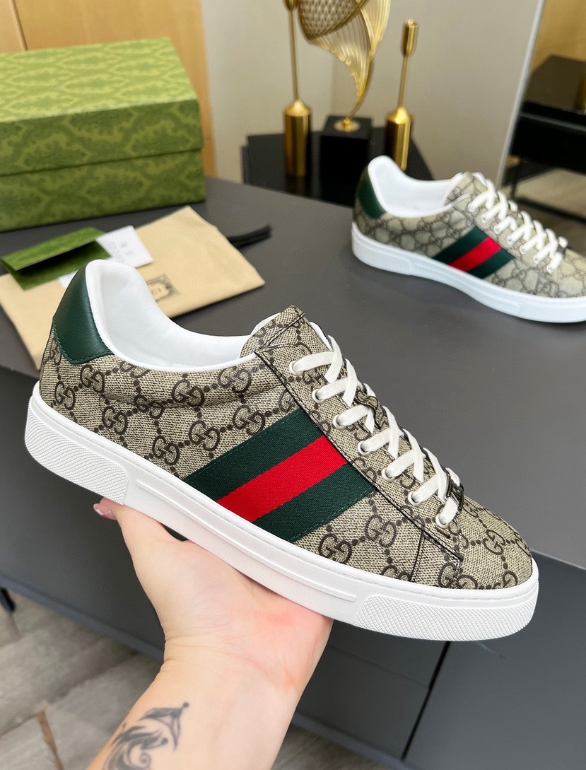 Gucci Sneakers - view 1