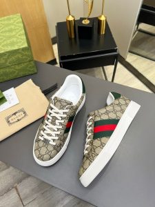 Gucci Sneakers - view 3