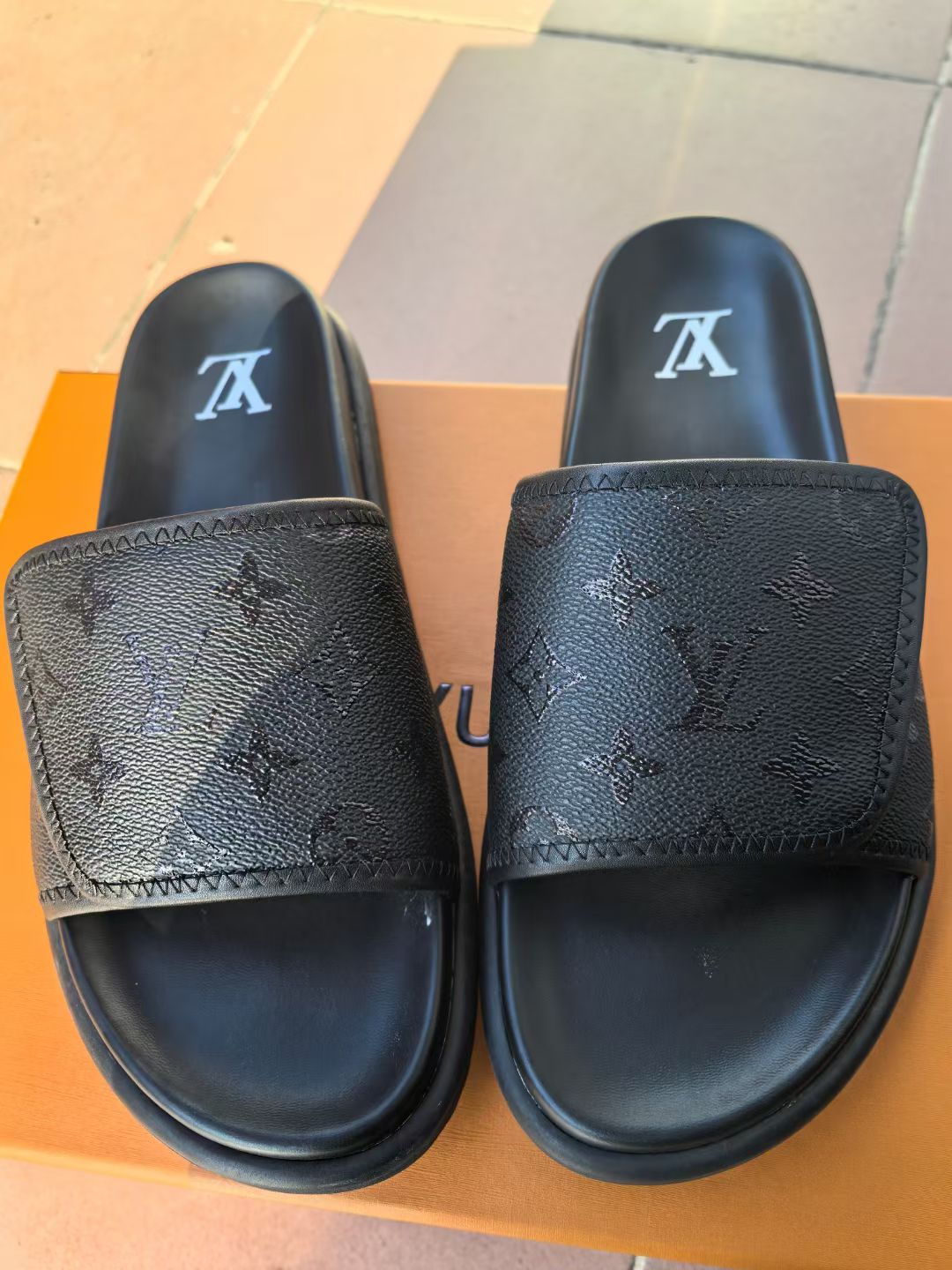 Louis Vuitton Slides - view 4