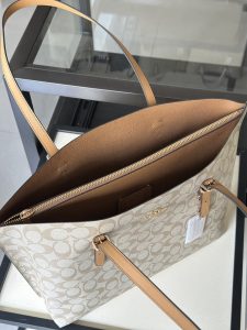 Coach Tote Bag - view 4