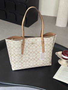 Coach Tote Bag - view 6