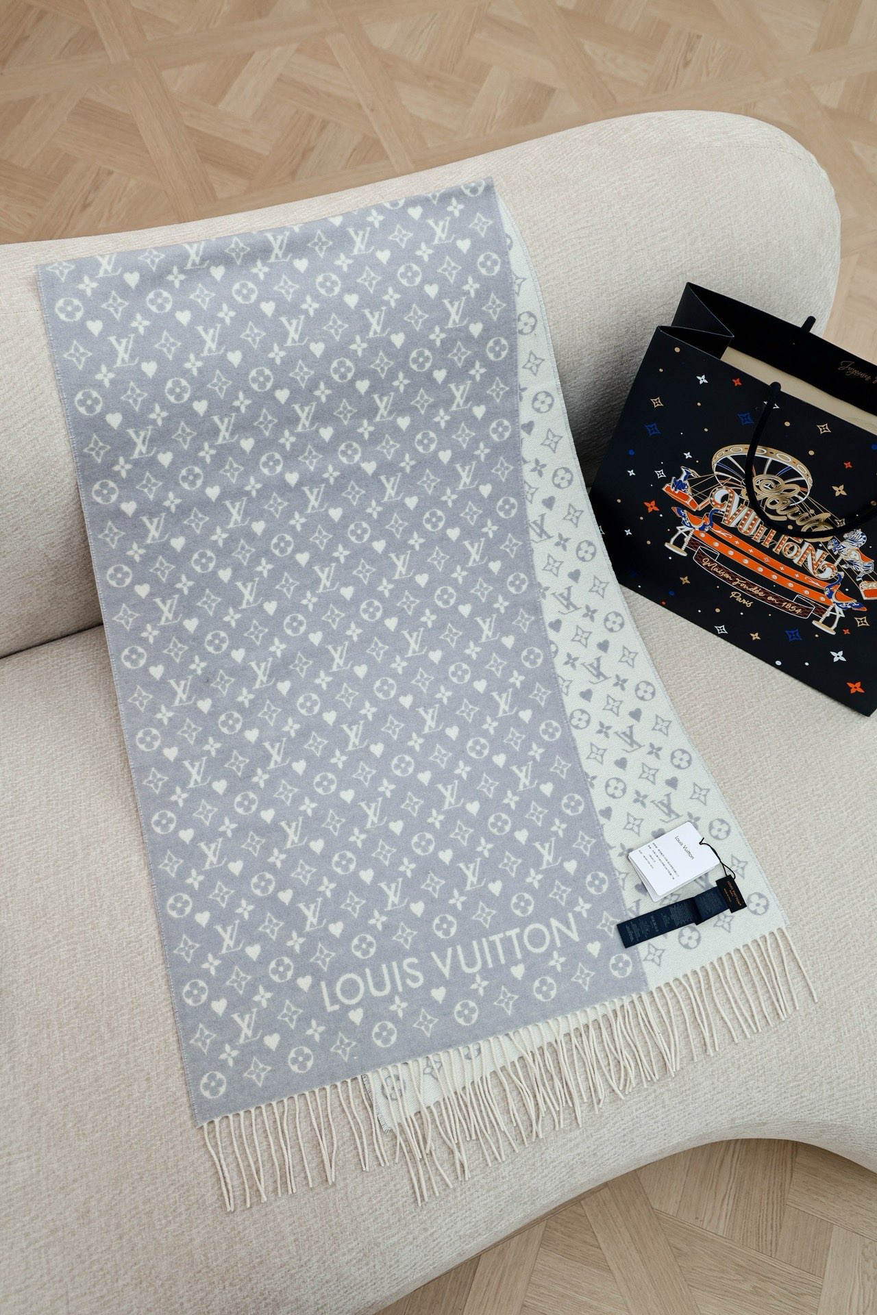 Louis Vuitton Shawl - view 1